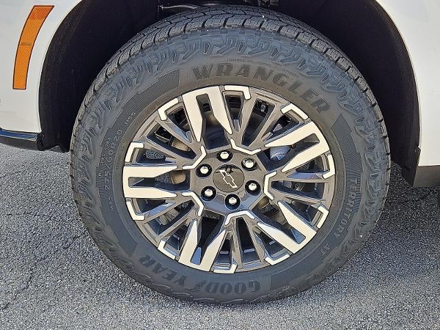 2026 Chevrolet Suburban Z71 - Photo 13